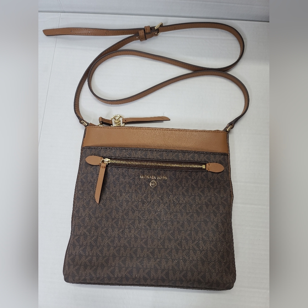 Michael Kors Jet Set Charm Flat Crossbody Bag